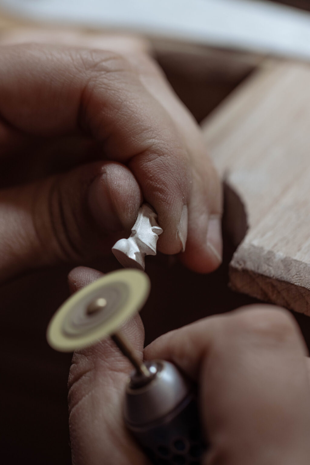 What are the differences between jewelry and jewelry? Shaper